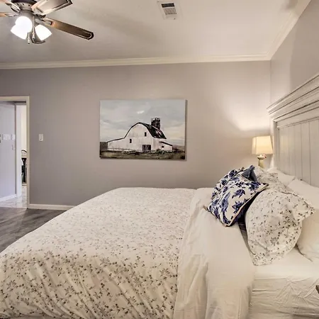 Quiet West Houston Home With Patio, Walk To Shops!